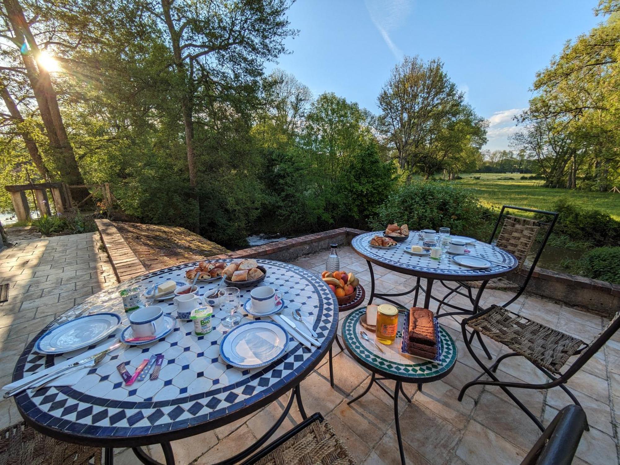 Le Moulin Grenon Bed & Breakfast Mezilles Ngoại thất bức ảnh