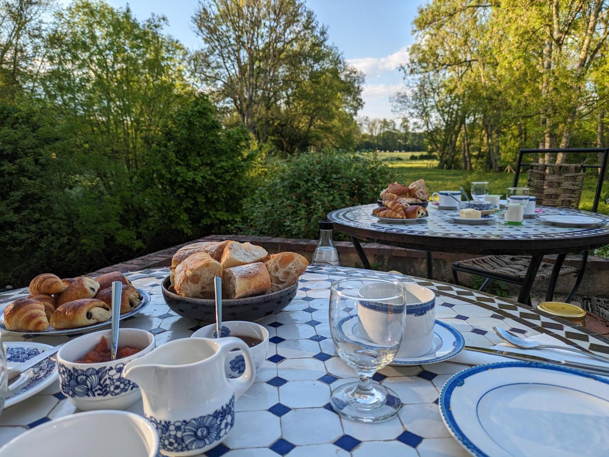 Le Moulin Grenon Bed & Breakfast Mezilles Ngoại thất bức ảnh
